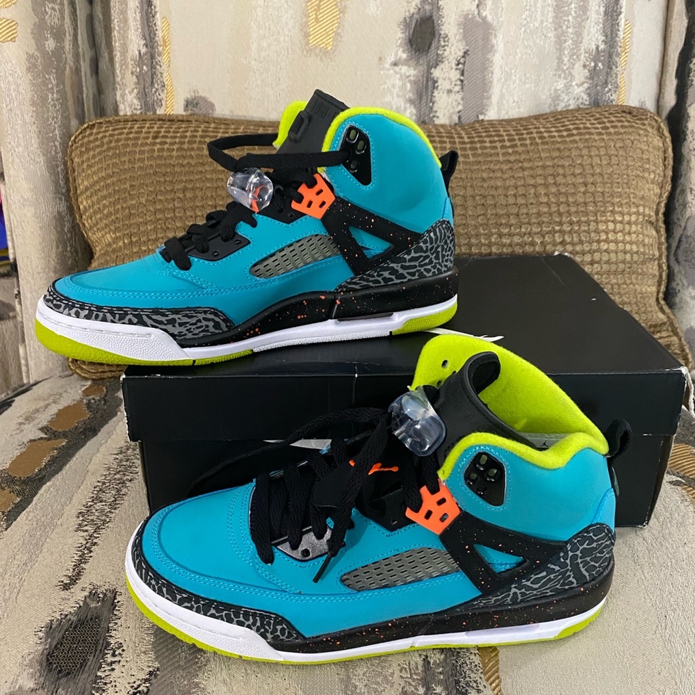 New!! Rare Item! Never Worn Jordan Spizike BG SZ. 7
